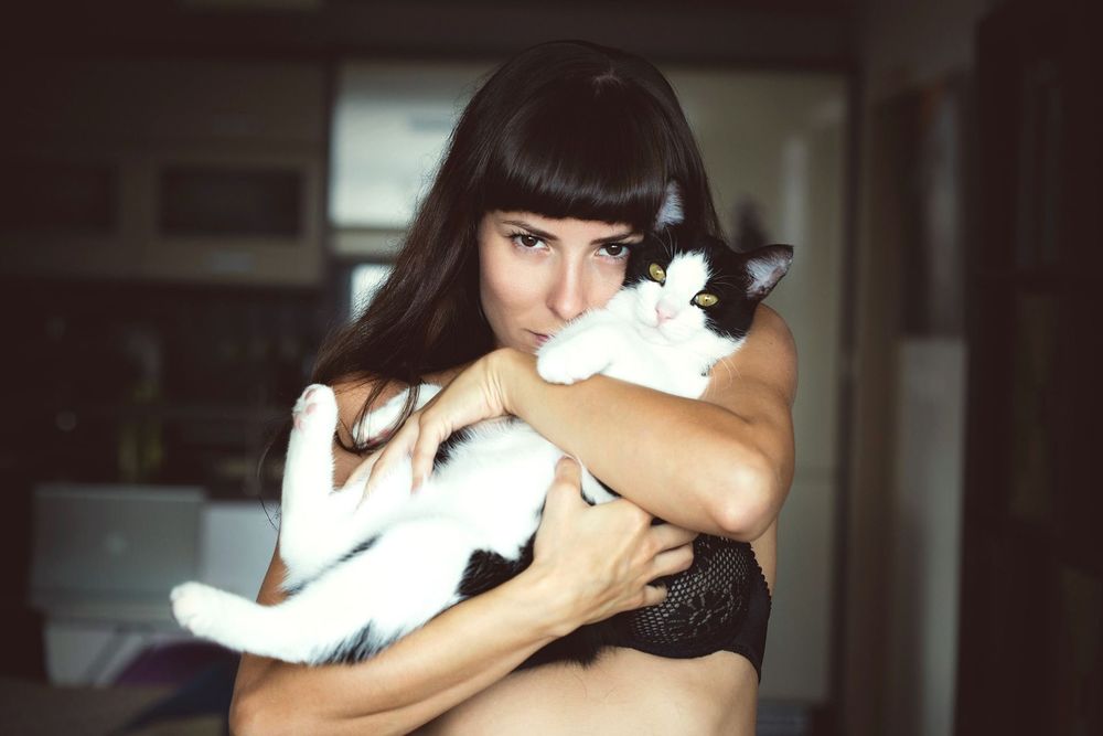 large_Woman_with_cat.jpg
