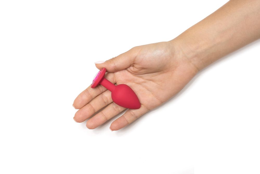 large_hand_displaying_butt_blug.jpg